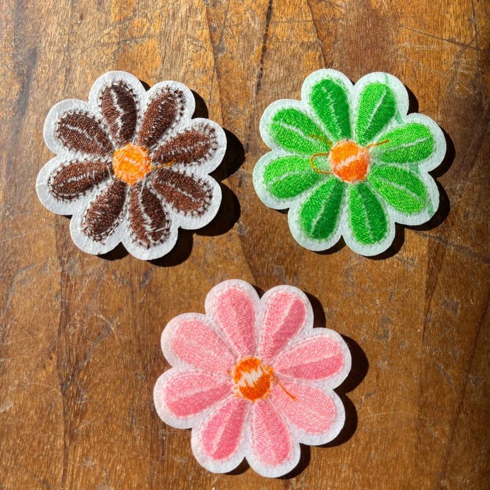 $5 Bundled 💘 Colorful Floral Embroidered Patches - Picture 3 of 6
